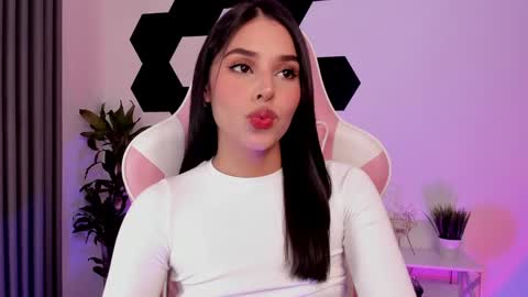Snapshot of mia_johnsonll chatting on February 13, 6:20 am Lau online show from February 13, 6:20 am