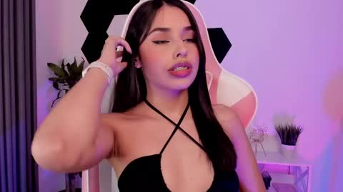 Snapshot of mia_johnsonll chatting on February 28, 8:09 am Lau online show from February 28, 8:09 am
