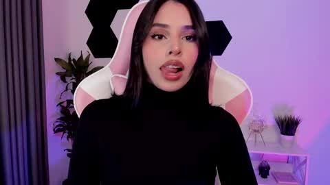 Snapshot of mia_johnsonll chatting on March 3, 5:31 am Lau online show from March 3, 5:31 am