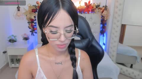 Snapshot of mia_jonnees chatting on December 3, 12:49 pm online show from December 3, 12:49 pm