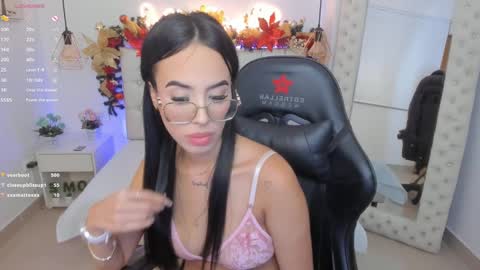 Snapshot of mia_jonnees chatting on December 23, 4:06 pm online show from December 23, 4:06 pm