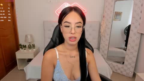 Snapshot of mia_jonnees chatting on January 24, 12:52 pm online show from January 24, 12:52 pm