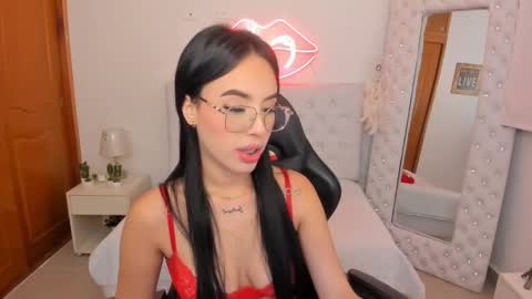 Snapshot of mia_jonnees chatting on January 31, 1:02 pm online show from January 31, 1:02 pm