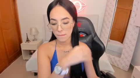 Snapshot of mia_jonnees chatting on February 20, 4:03 pm online show from February 20, 4:03 pm