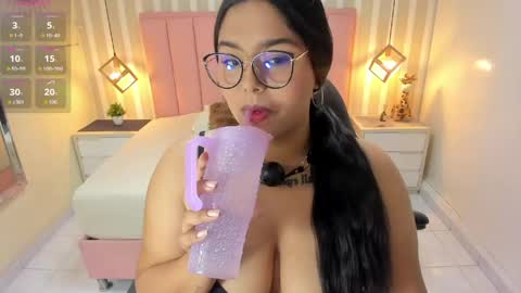 Snapshot of mia_jons20 chatting on April 17, 12:19 pm Naomi online show from April 17, 12:19 pm