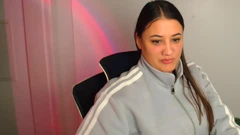 Mia online show from February 8, 7:45 am