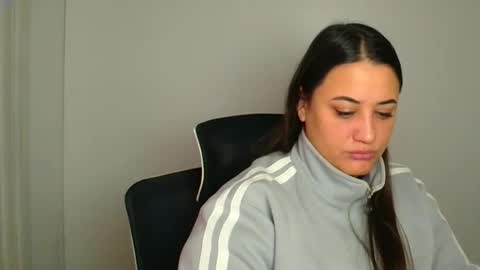 Mia online show from February 10, 6:39 am