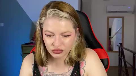 Snapshot of mia_kamp chatting on September 19, 3:24 pm Mia online show from September 19, 3:24 pm