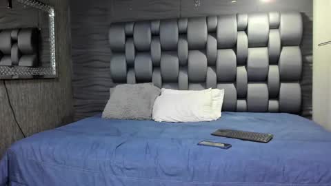 Snapshot of mia_kleim chatting on December 6, 3:08 am MIA KLEIM online show from December 6, 3:08 am