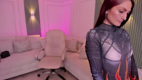 Mia Lane online show from March 18, 8:01 pm