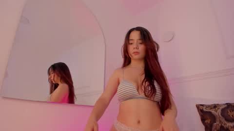 mia_lombana online show from November 17, 8:25 pm