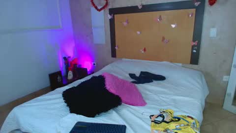 Snapshot of mia_lopez52 chatting on February 24, 8:18 pm MIALOPEZ . Y . online show from February 24, 8:18 pm
