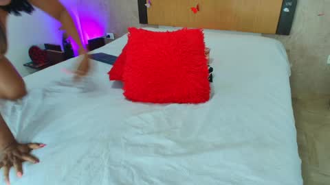 Snapshot of mia_lopez52 chatting on April 6, 6:20 pm MIALOPEZ . Y . online show from April 6, 6:20 pm