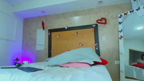 Snapshot of mia_lopez52 chatting on April 15, 7:58 pm MIALOPEZ . Y . online show from April 15, 7:58 pm