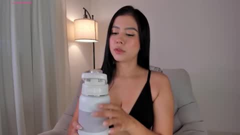 Snapshot of mia_love__ chatting on March 24, 10:04 pm MIA LOVE online show from March 24, 10:04 pm