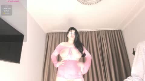 Mia 3 online show from May 28, 1:19 pm
