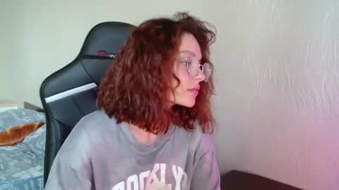 Snapshot of mia_luiza chatting on June 10, 9:52 am mia_luiza online show from June 10, 9:52 am