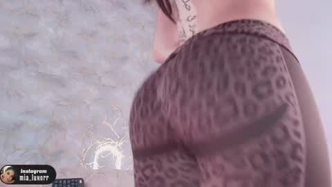 Snapshot of mia_luxor chatting on April 18, 11:47 am mia_luxor online show from April 18, 11:47 am