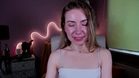 Snapshot of mia_luxx92 chatting on September 21, 1:24 pm Mia online show from September 21, 1:24 pm