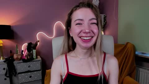 Snapshot of mia_luxx92 chatting on October 16, 6:47 am Mia online show from October 16, 6:47 am