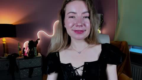 Snapshot of mia_luxx92 chatting on October 19, 2:07 pm Mia online show from October 19, 2:07 pm