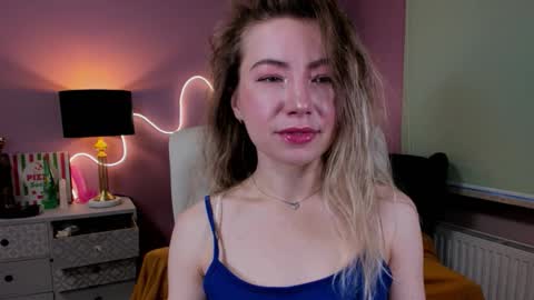 Mia online show from November 21, 7:40 am