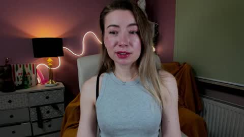 Mia online show from December 17, 7:36 am