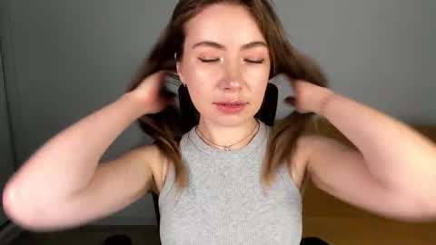 Mia online show from May 17, 1:29 pm