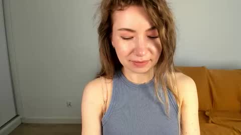 Mia online show from May 19, 7:04 am