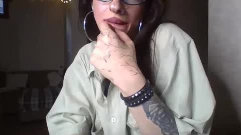 Snapshot of mia_meeeow chatting on June 8, 11:43 am Mia online show from June 8, 11:43 am