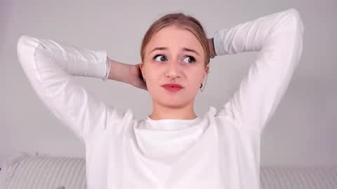 Snapshot of mia_meows chatting on February 14, 7:21 pm Mia here Appreciate your support online show from February 14, 7:21 pm