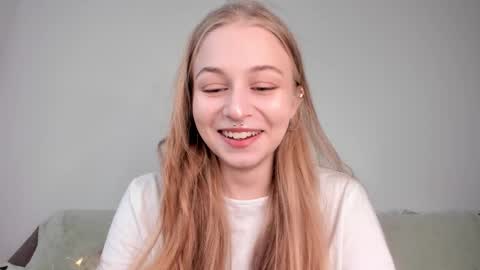 Snapshot of mia_meows chatting on March 12, 4:02 pm Mia here Appreciate your support online show from March 12, 4:02 pm