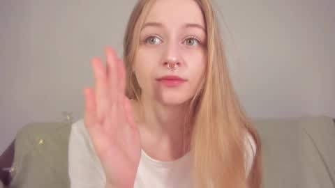 Snapshot of mia_meows chatting on April 9, 7:47 am Mia here Appreciate your support online show from April 9, 7:47 am