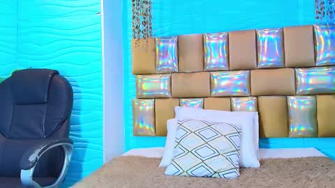 mia montess online show from December 18, 4:57 pm