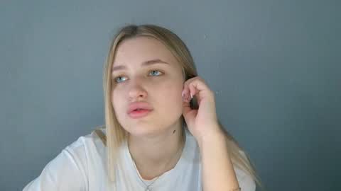 Snapshot of mia_moon27 chatting on September 9, 6:13 am Mia online show from September 9, 6:13 am