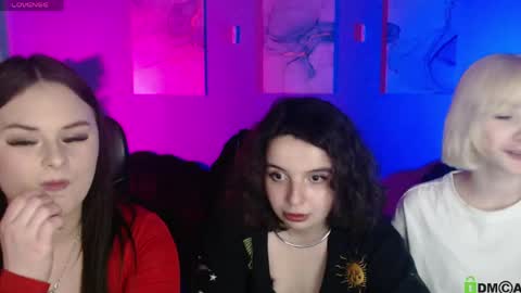 Snapshot of mia_mooon_ chatting on April 23, 12:29 pm mia_mooon_ online show from April 23, 12:29 pm