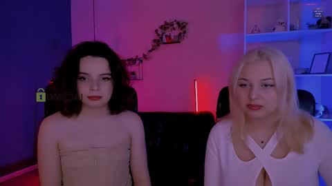 Snapshot of mia_mooon_ chatting on May 2, 8:52 am mia_mooon_ online show from May 2, 8:52 am