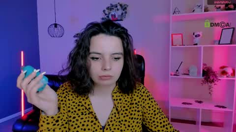 Snapshot of mia_mooon_ chatting on May 6, 8:52 am mia_mooon_ online show from May 6, 8:52 am