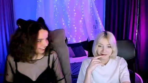 Snapshot of mia_mooon_ chatting on May 19, 6:58 pm mia_mooon_ online show from May 19, 6:58 pm