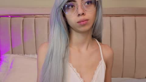Mia online show from April 23, 11:20 am