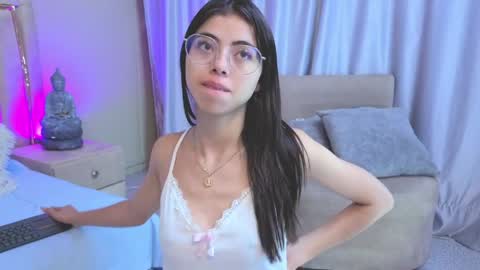 Mia online show from May 18, 12:22 pm