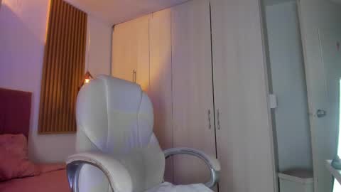 Snapshot of mia_nevaeh chatting on February 15, 7:54 pm Mia Nevaeh - follow me online show from February 15, 7:54 pm