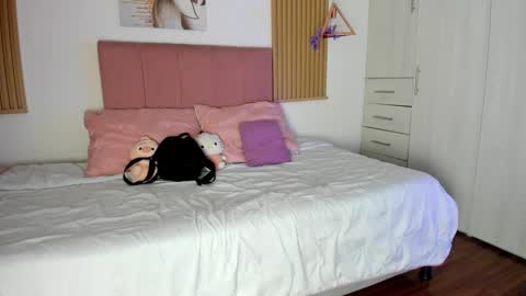 Snapshot of mia_nevaeh chatting on March 24, 8:14 pm Mia Nevaeh - follow me online show from March 24, 8:14 pm