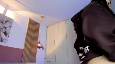 Mia Nevaeh - follow me online show from May 14, 8:26 pm