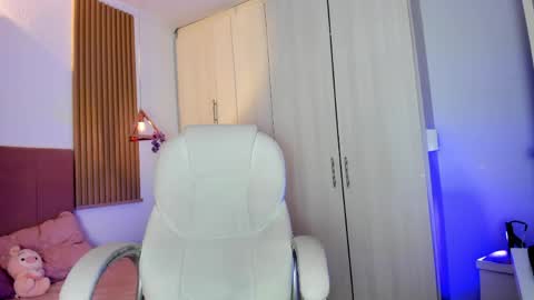 Mia Nevaeh - follow me online show from May 19, 3:40 pm