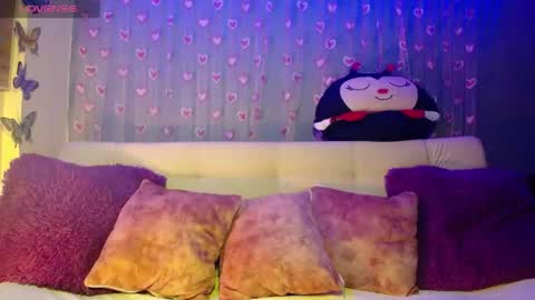 Snapshot of mia_petitebaby chatting on May 10, 3:01 am Ma online show from May 10, 3:01 am