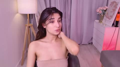 Mia online show from March 27, 3:45 pm