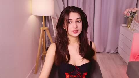 Mia online show from March 31, 2:28 pm