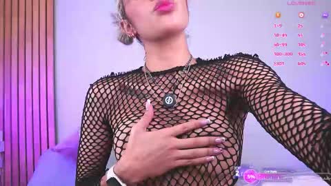 Snapshot of mia_reeves chatting on October 1, 7:53 pm Mia Reeves online show from October 1, 7:53 pm