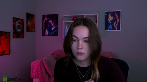 mia online show from April 18, 9:35 am